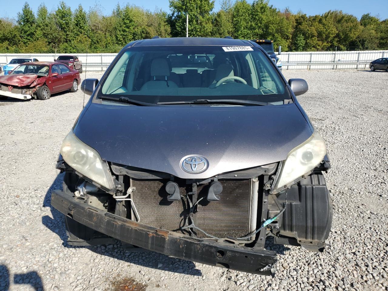 2011 TOYOTA SIENNA