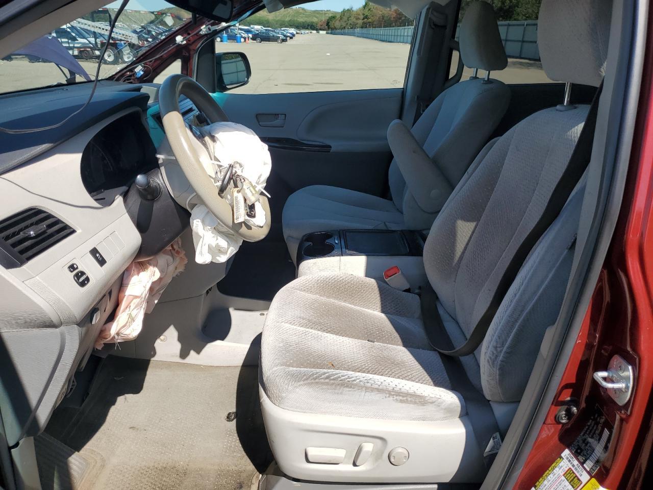 2014 TOYOTA SIENNA