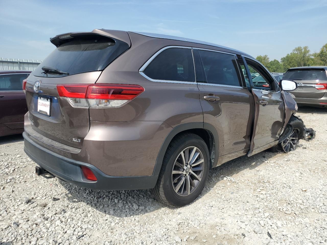 2017 TOYOTA HIGHLANDER