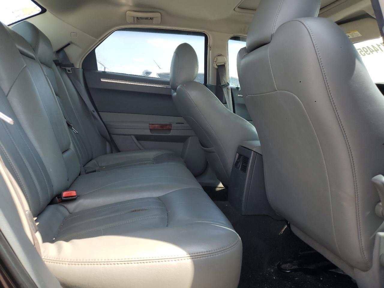 2005 CHRYSLER 300