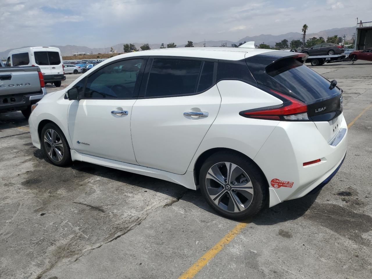 2018 NISSAN LEAF