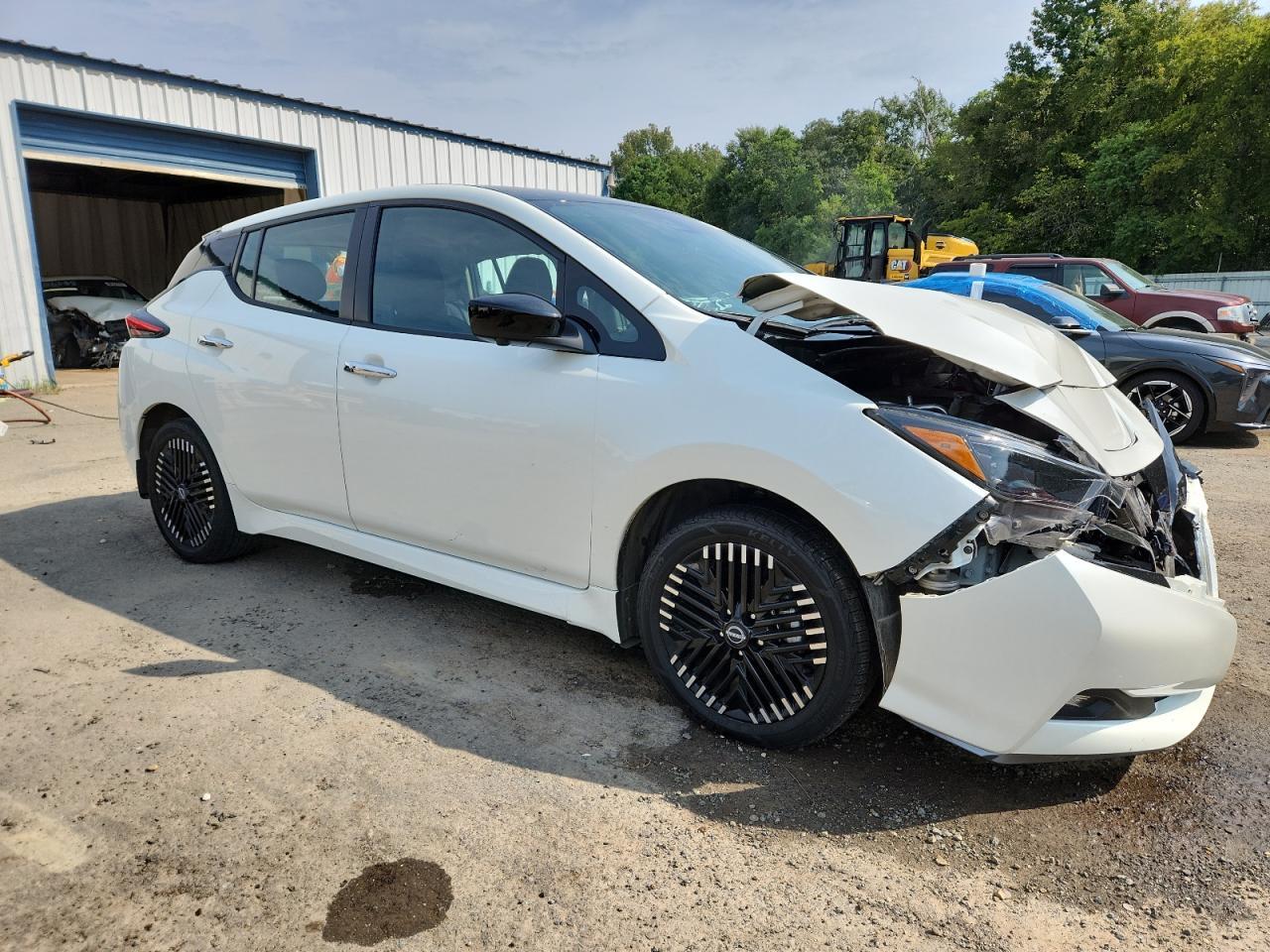 2025 NISSAN LEAF