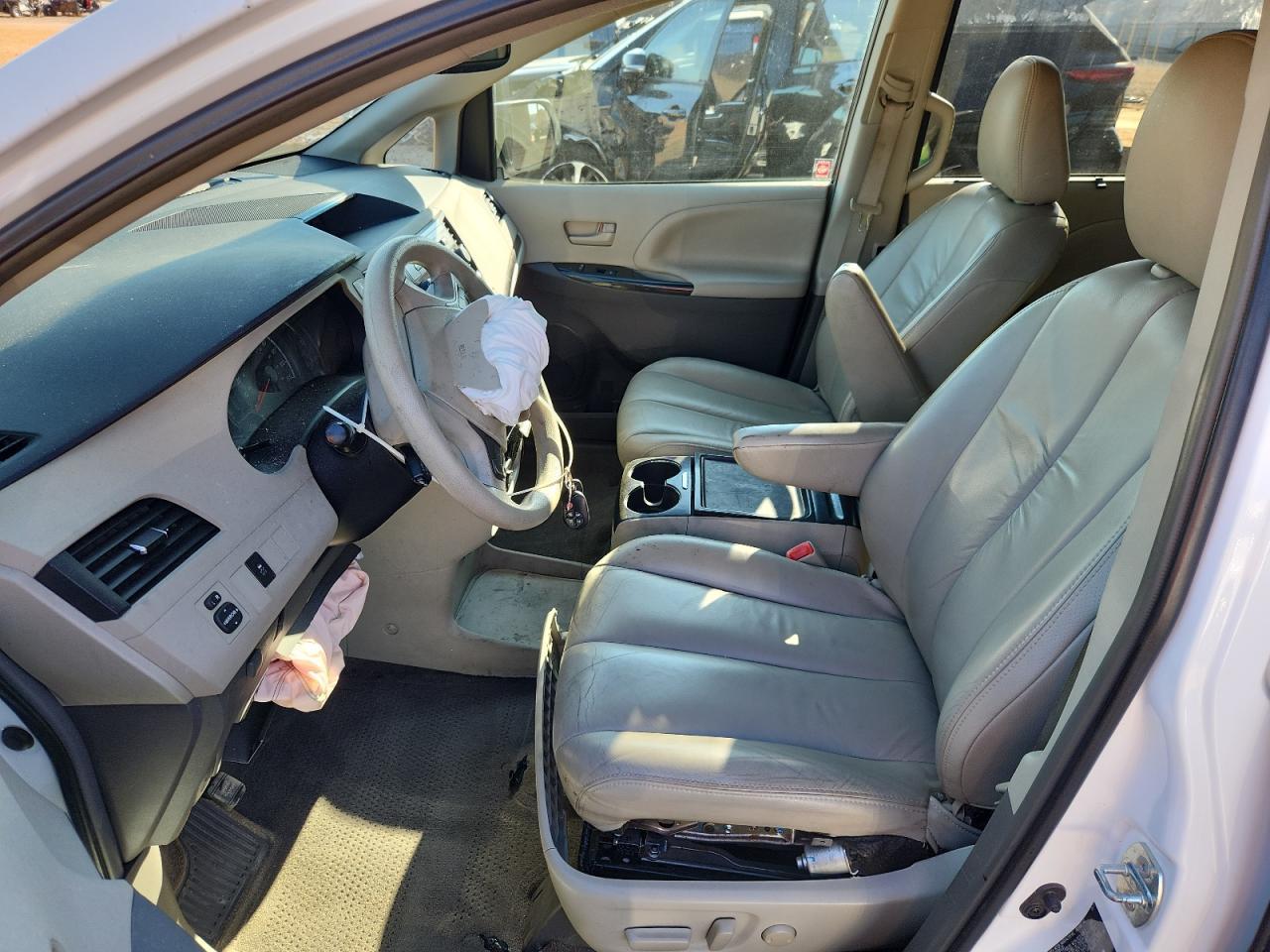 2012 TOYOTA SIENNA