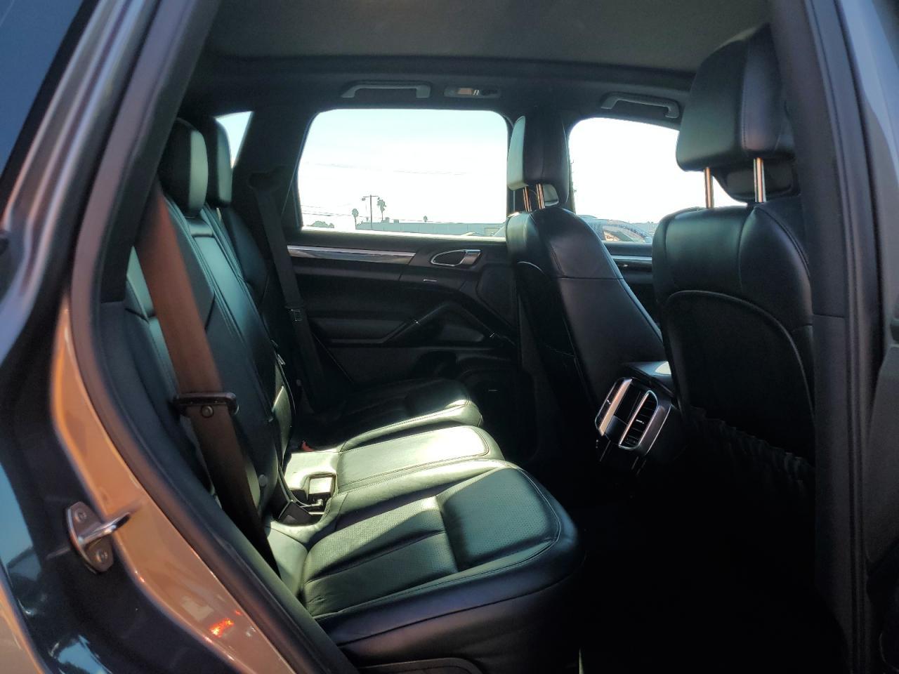 2012 PORSCHE CAYENNE