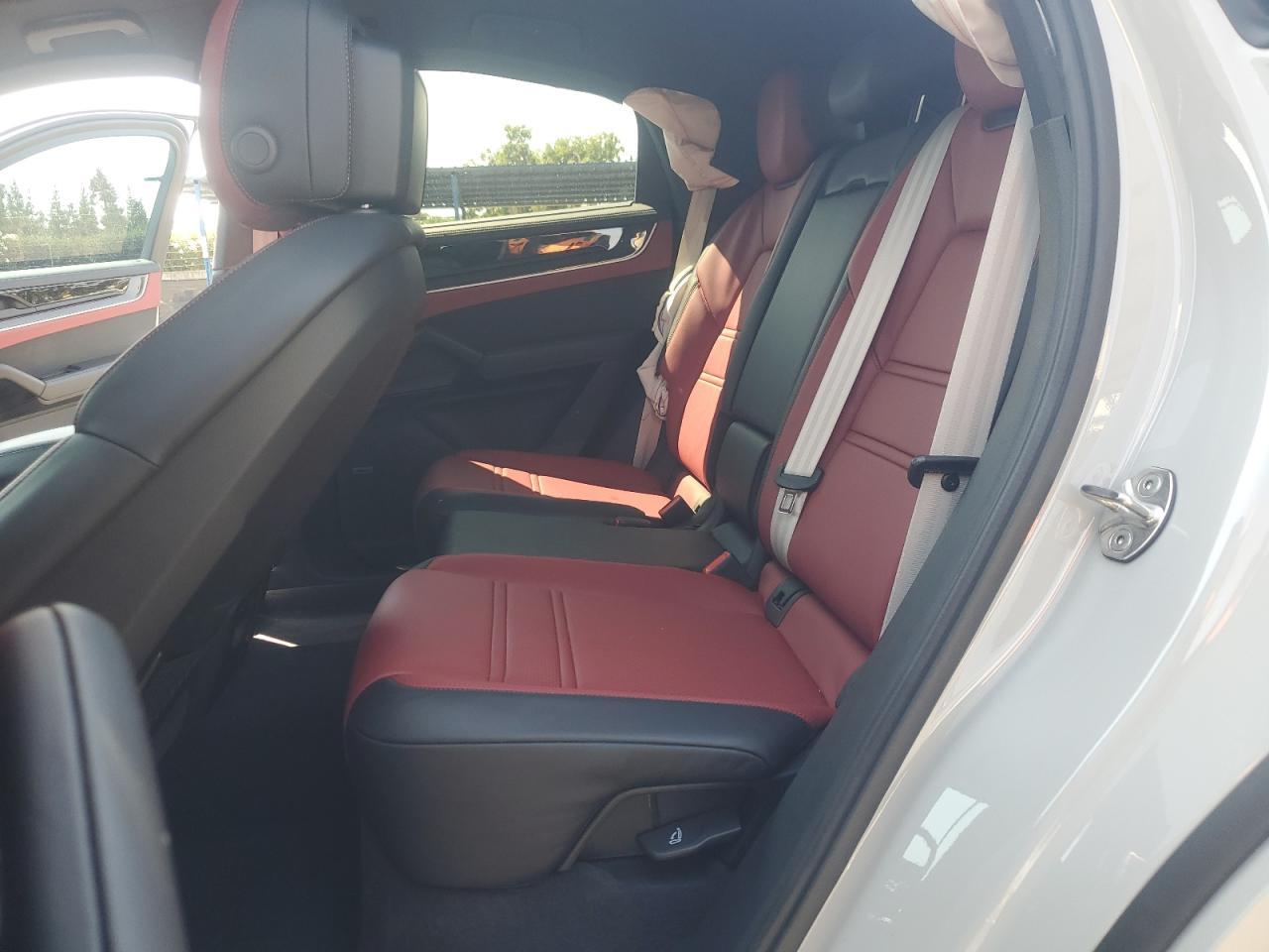 2025 PORSCHE CAYENNE