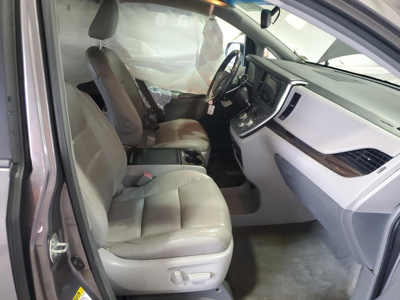2015 TOYOTA SIENNA