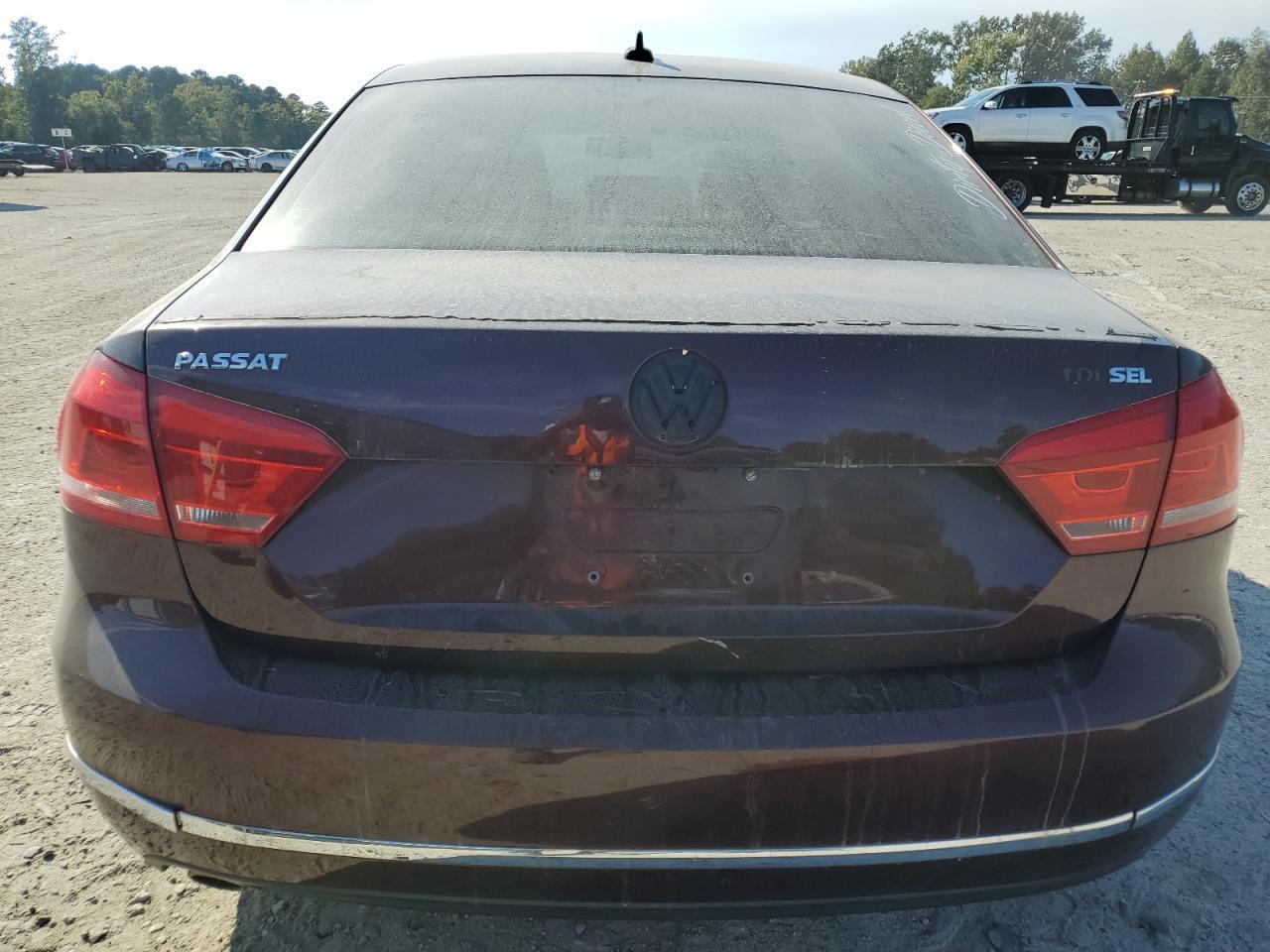 2013 VOLKSWAGEN Passat