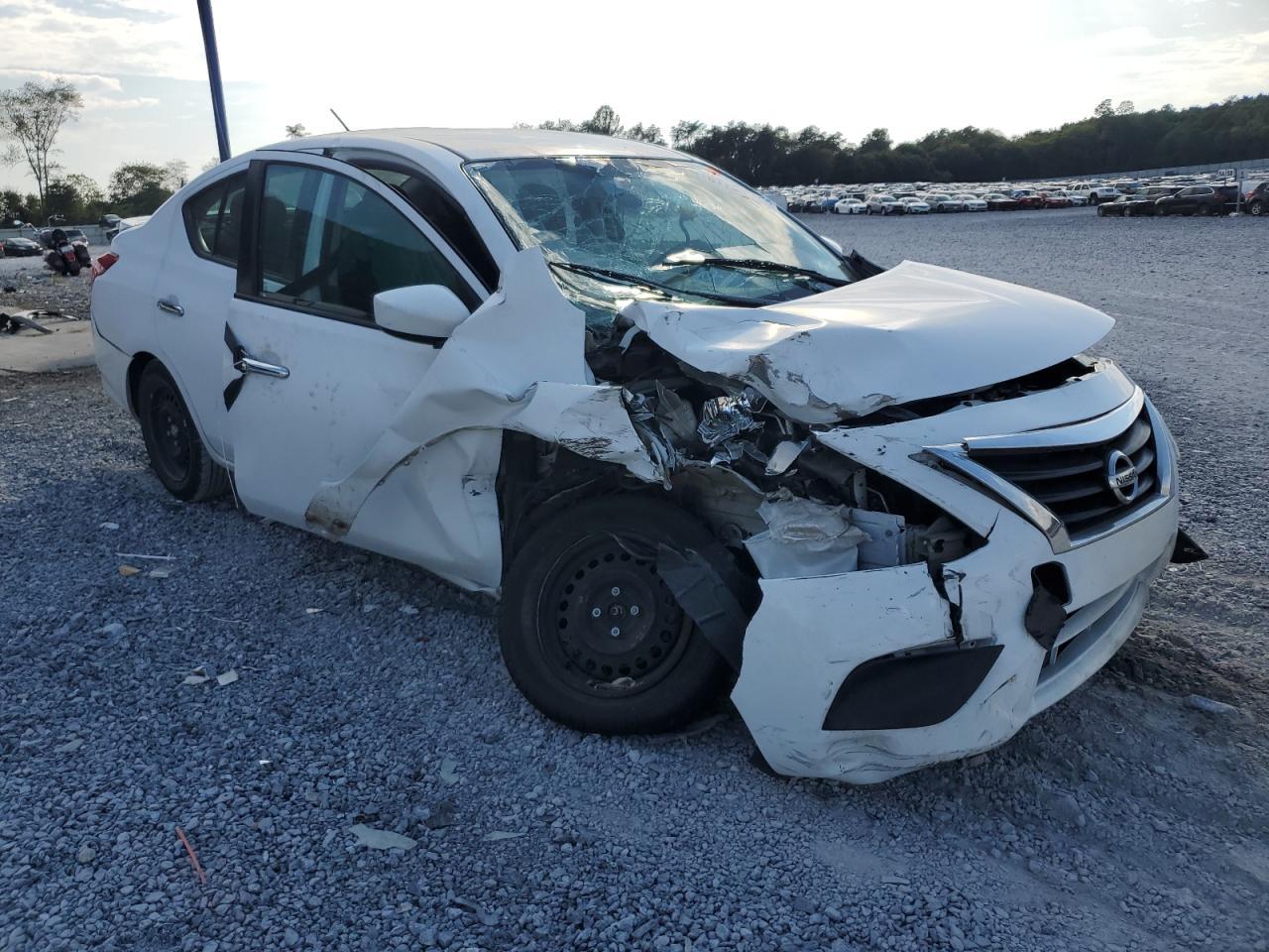 2018 NISSAN VERSA