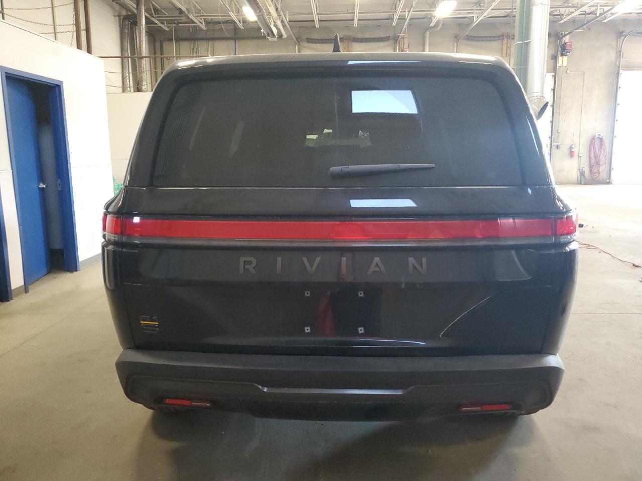 2025 RIVIAN R1s