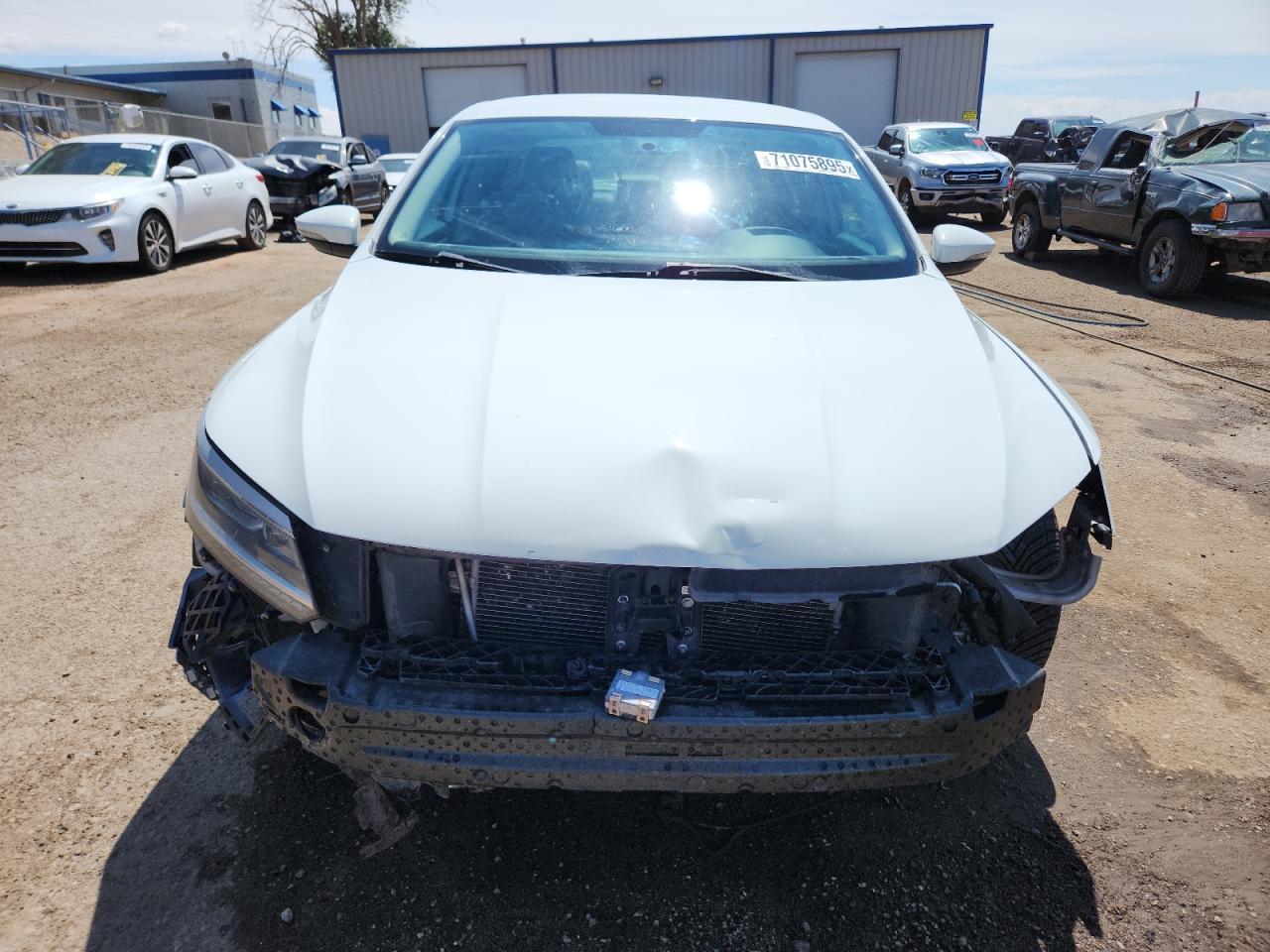 2017 VOLKSWAGEN Passat