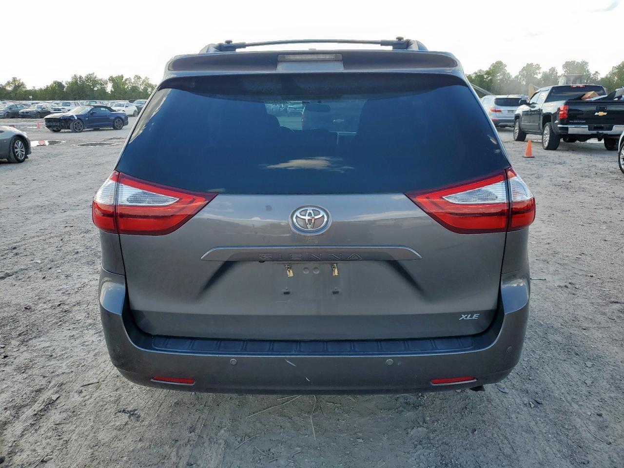 2017 TOYOTA SIENNA