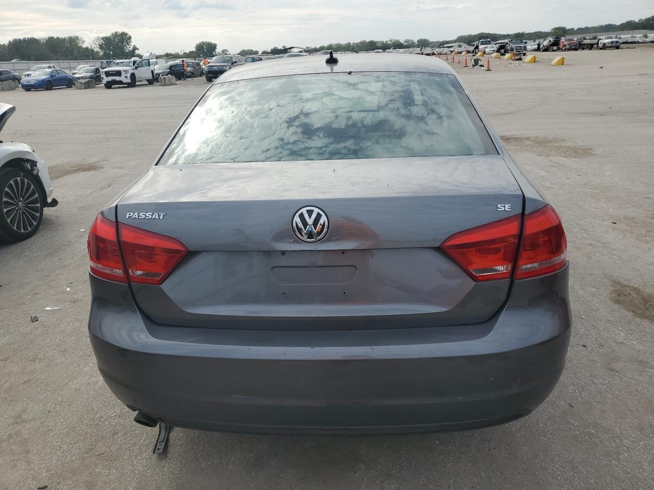 2012 VOLKSWAGEN Passat