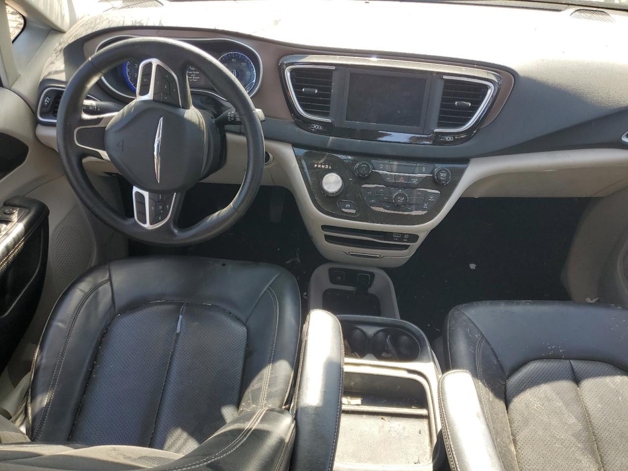 2020 CHRYSLER Voyager