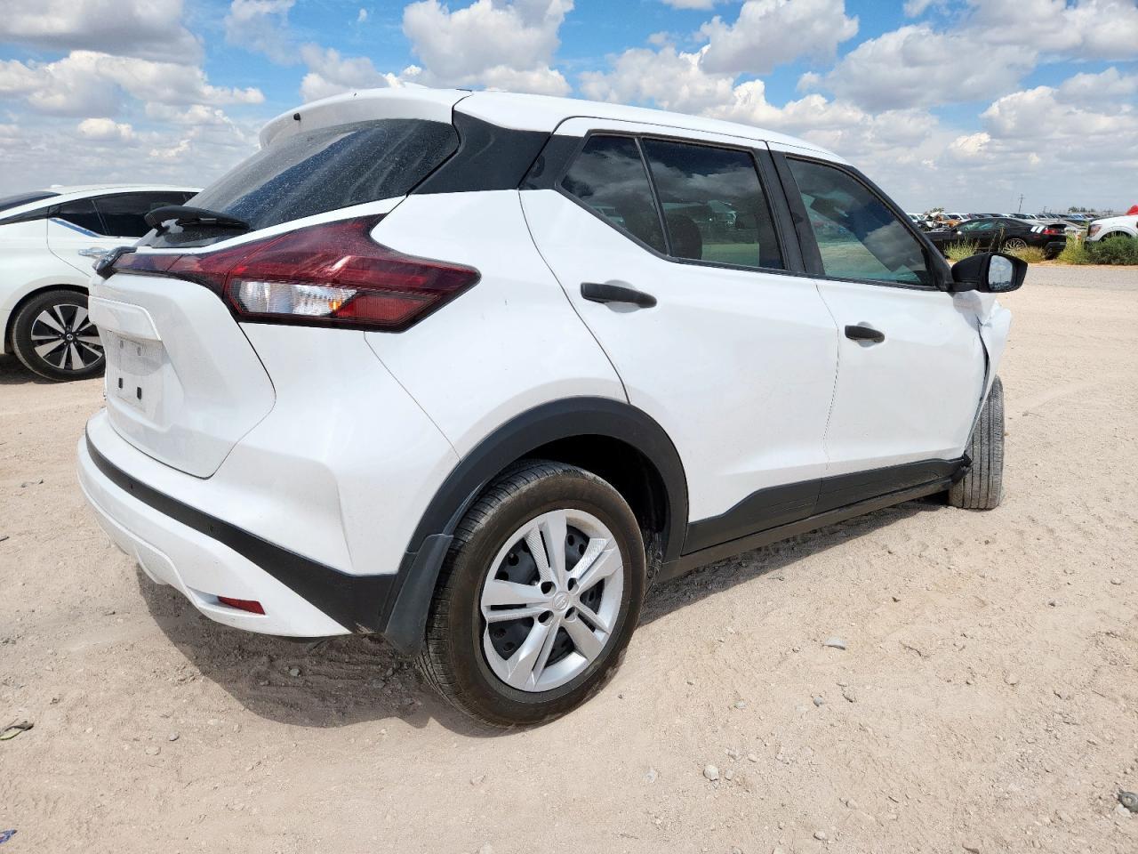 2024 NISSAN KICKS