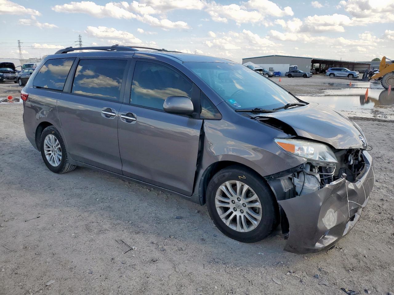 2017 TOYOTA SIENNA