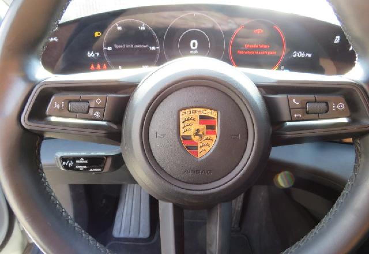2022 PORSCHE Taycan