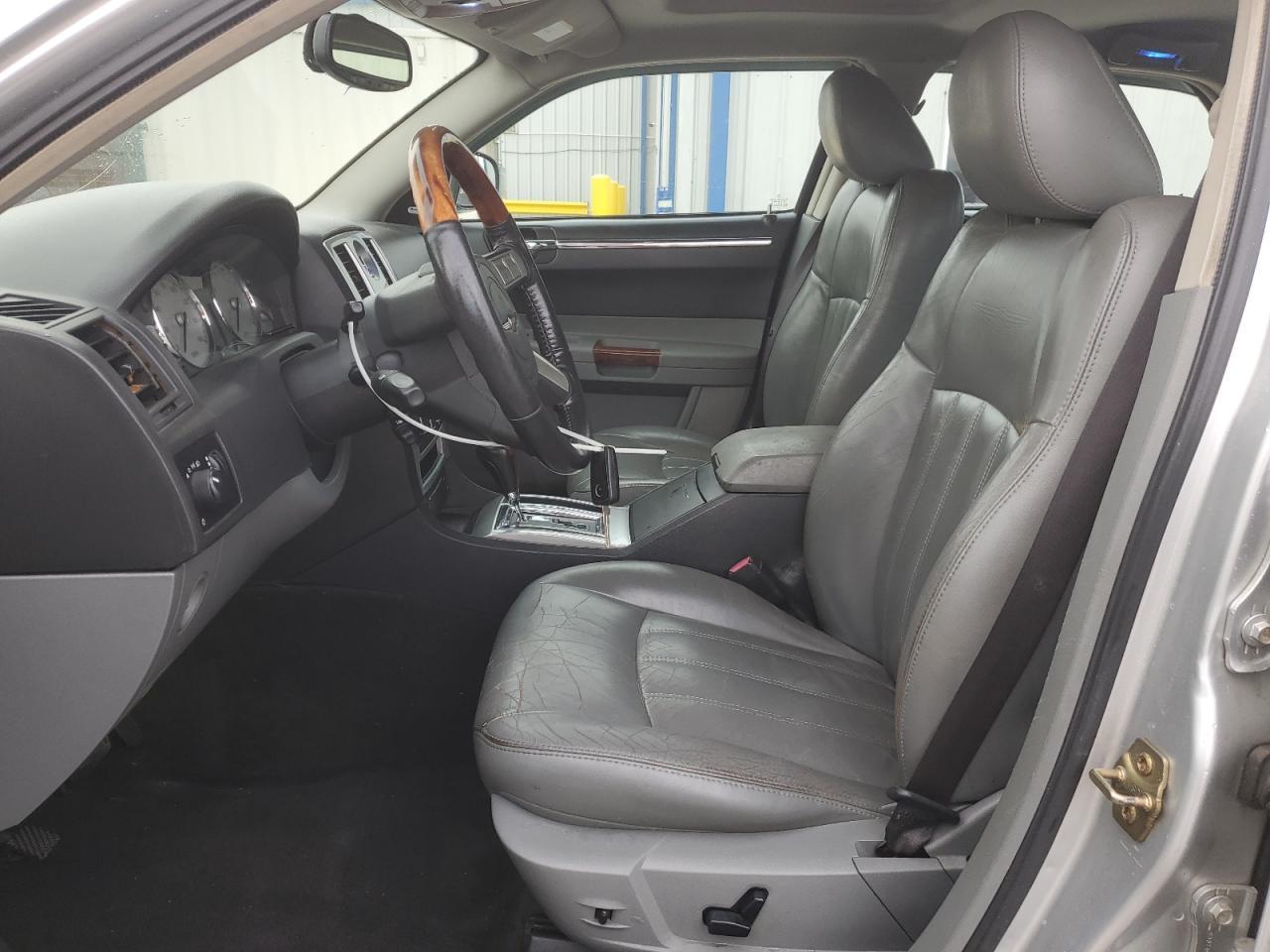 2005 CHRYSLER 300