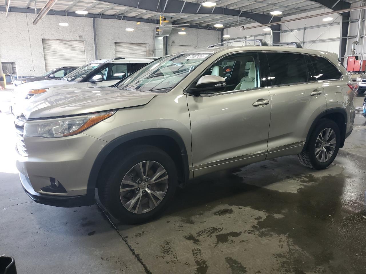 2015 TOYOTA HIGHLANDER