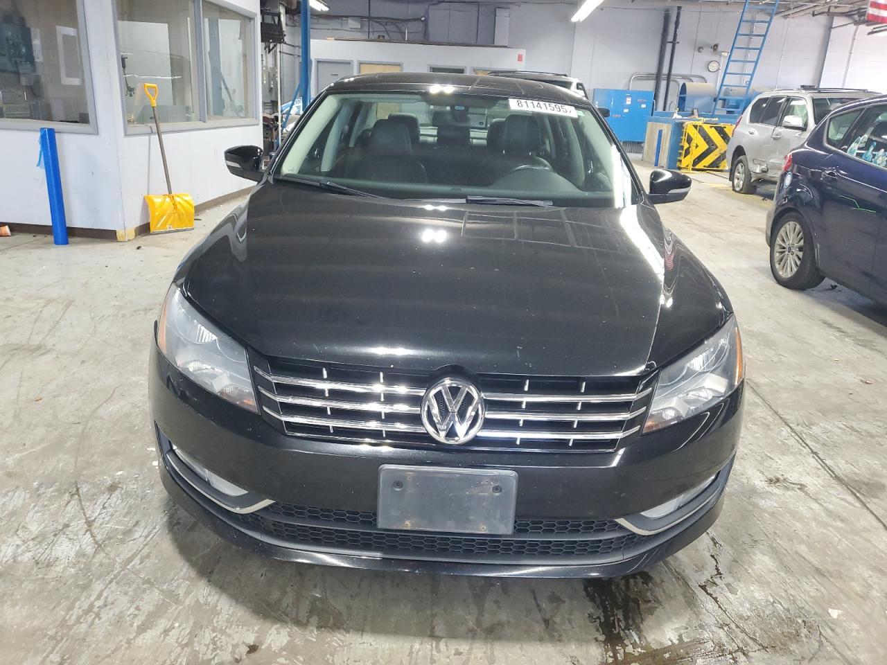 2013 VOLKSWAGEN Passat
