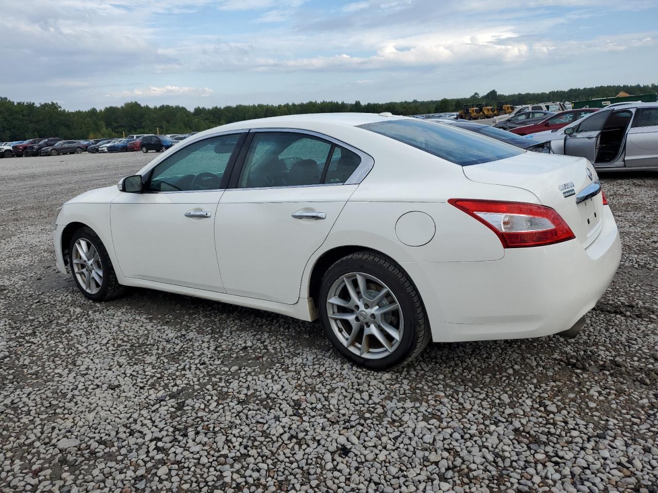 2010 NISSAN Maxima