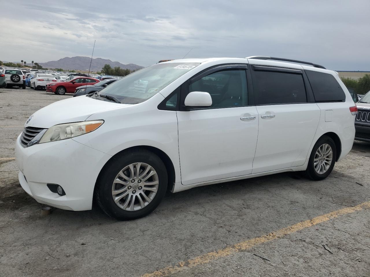 2013 TOYOTA SIENNA