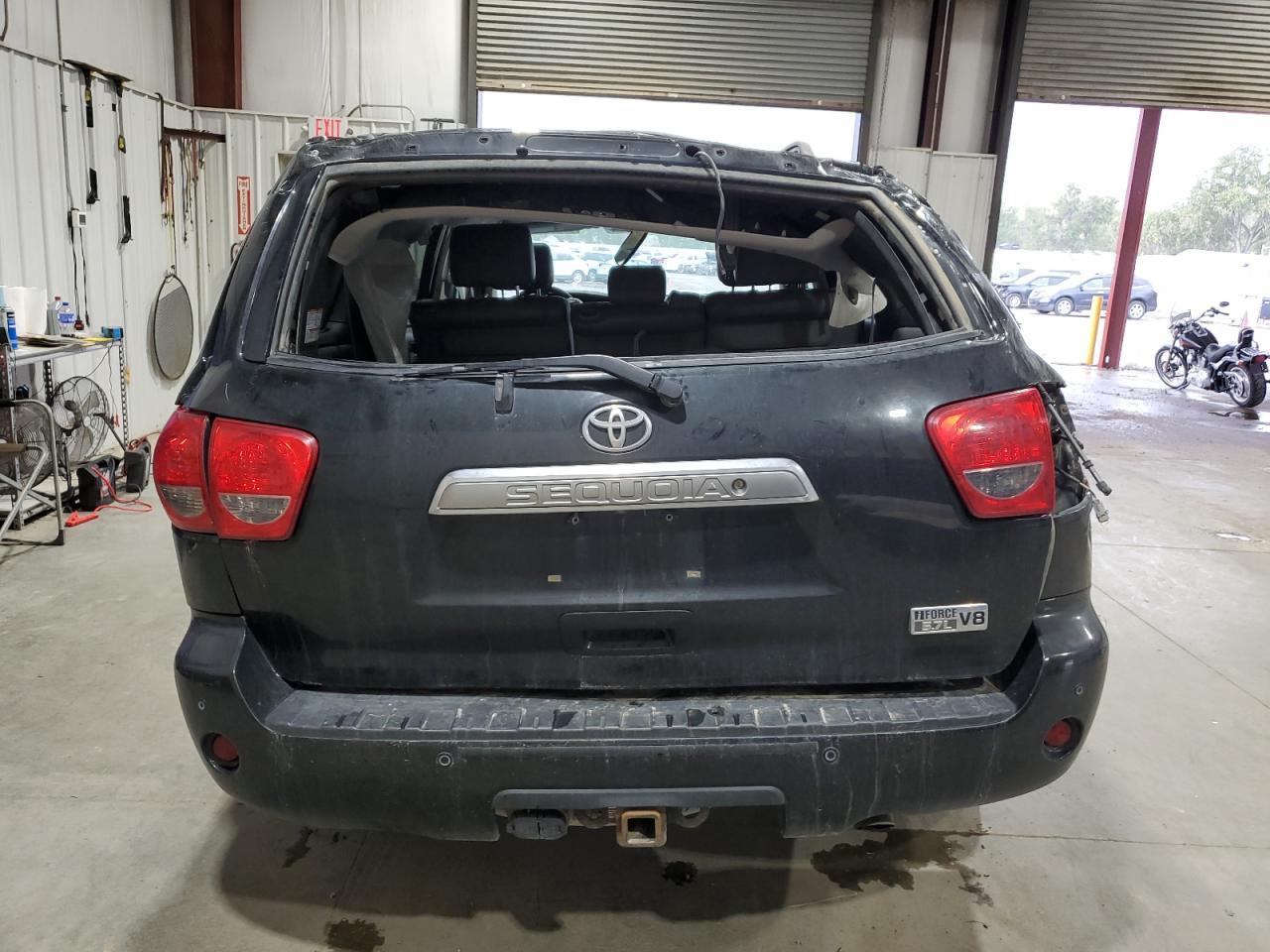 2014 TOYOTA Sequoia