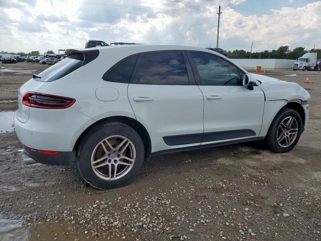 2018 PORSCHE Macan