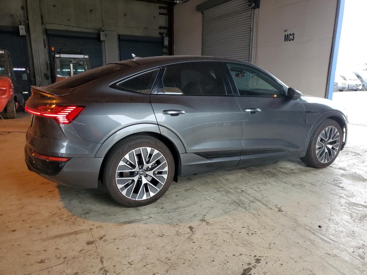 2024 AUDI Q8