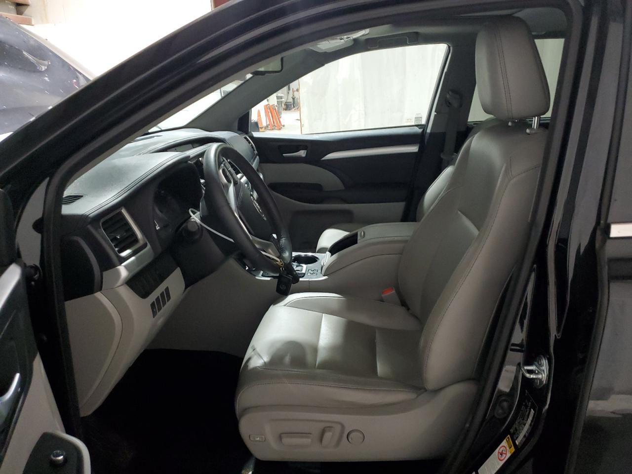 2016 TOYOTA HIGHLANDER