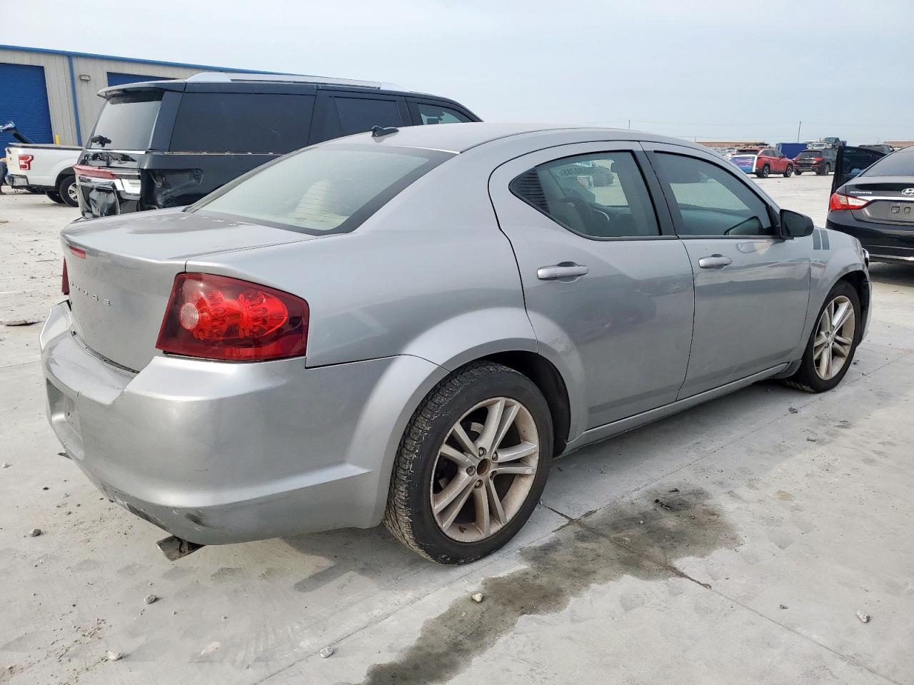2013 DODGE Avenger