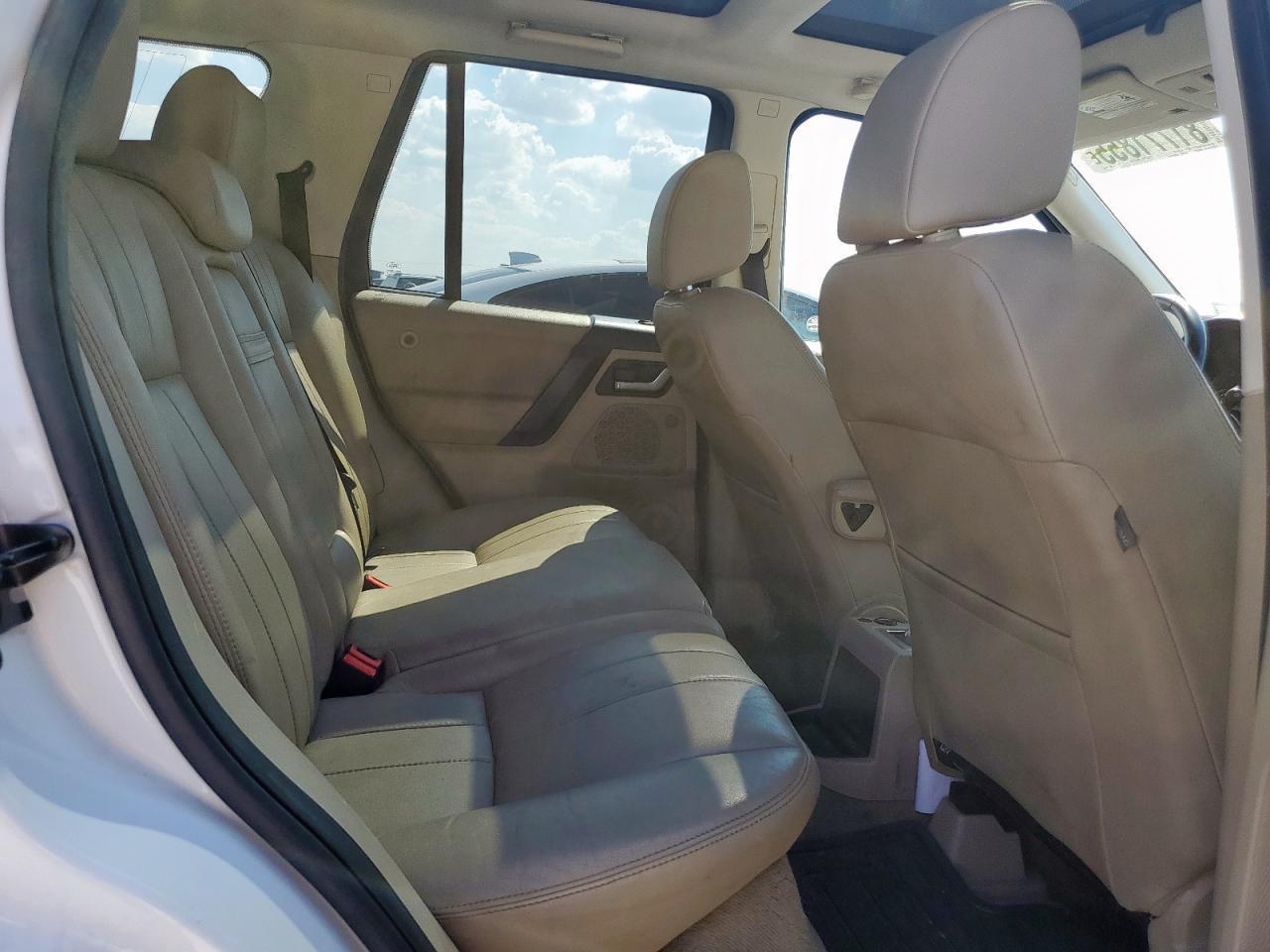 2011 LAND ROVER LR2