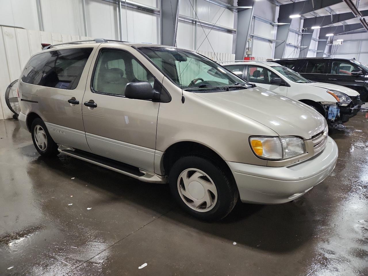 2000 TOYOTA SIENNA