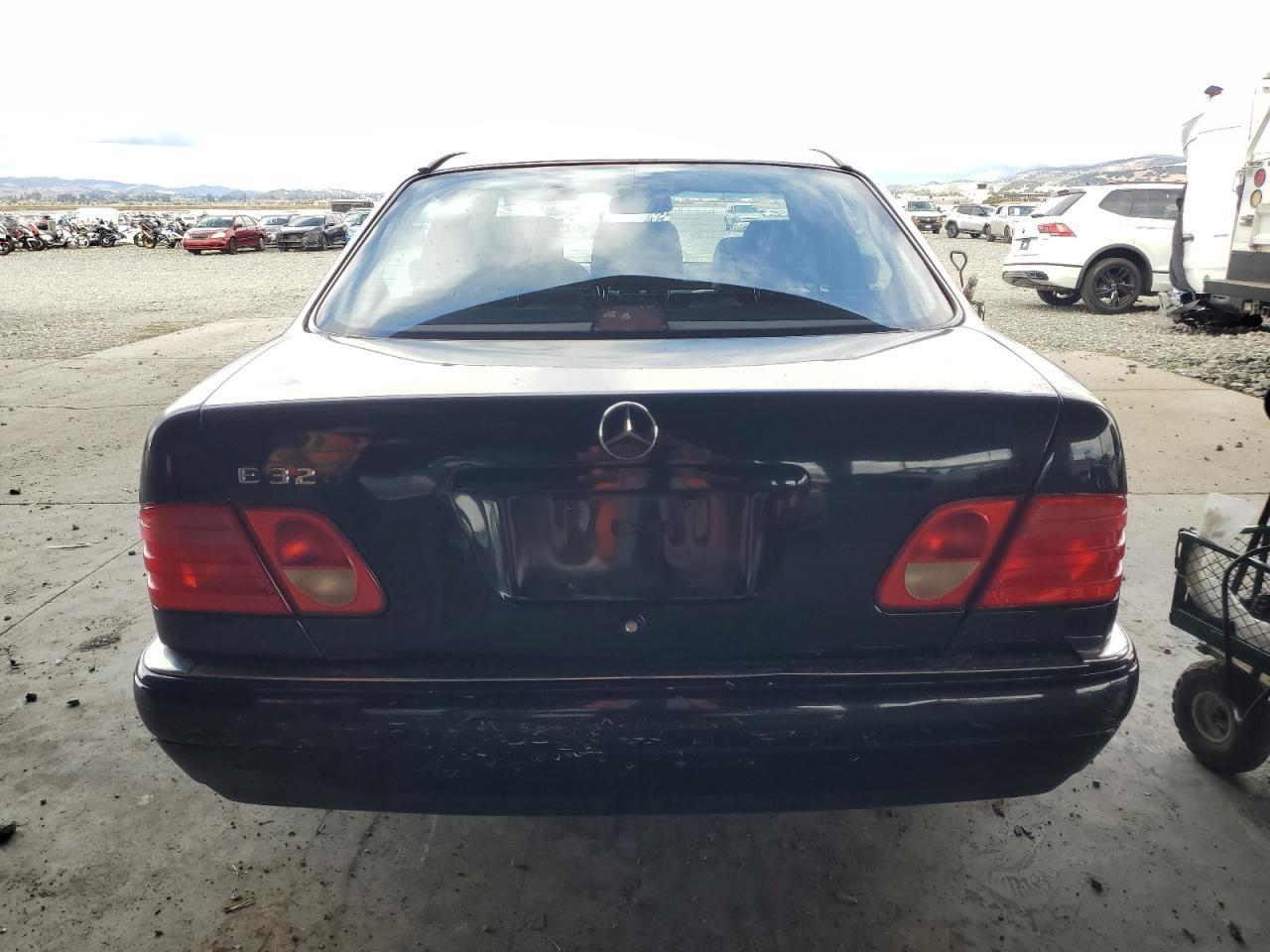 1998 MERCEDES-BENZ E-Class