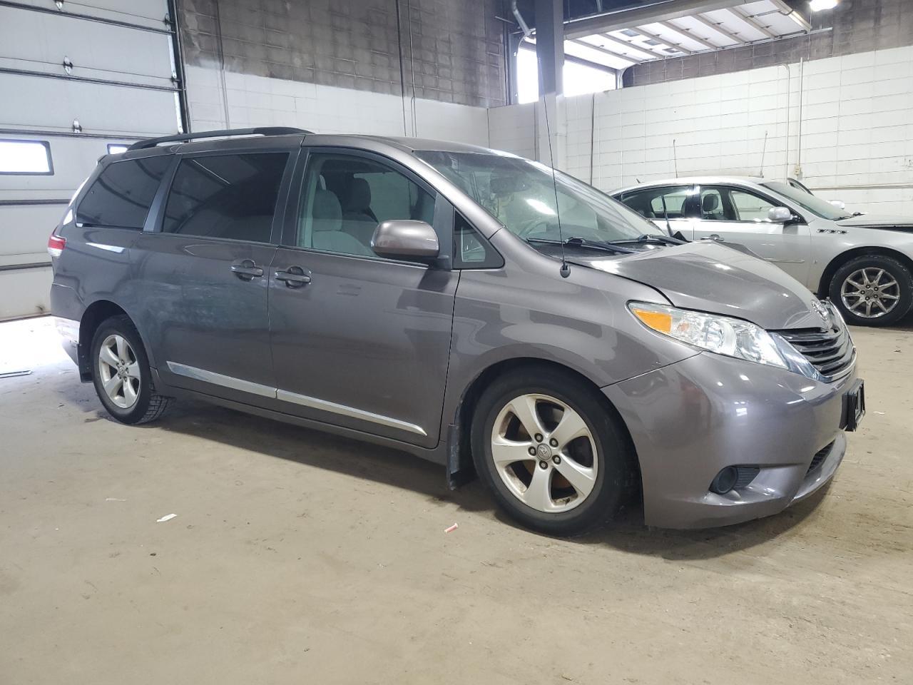 2012 TOYOTA SIENNA