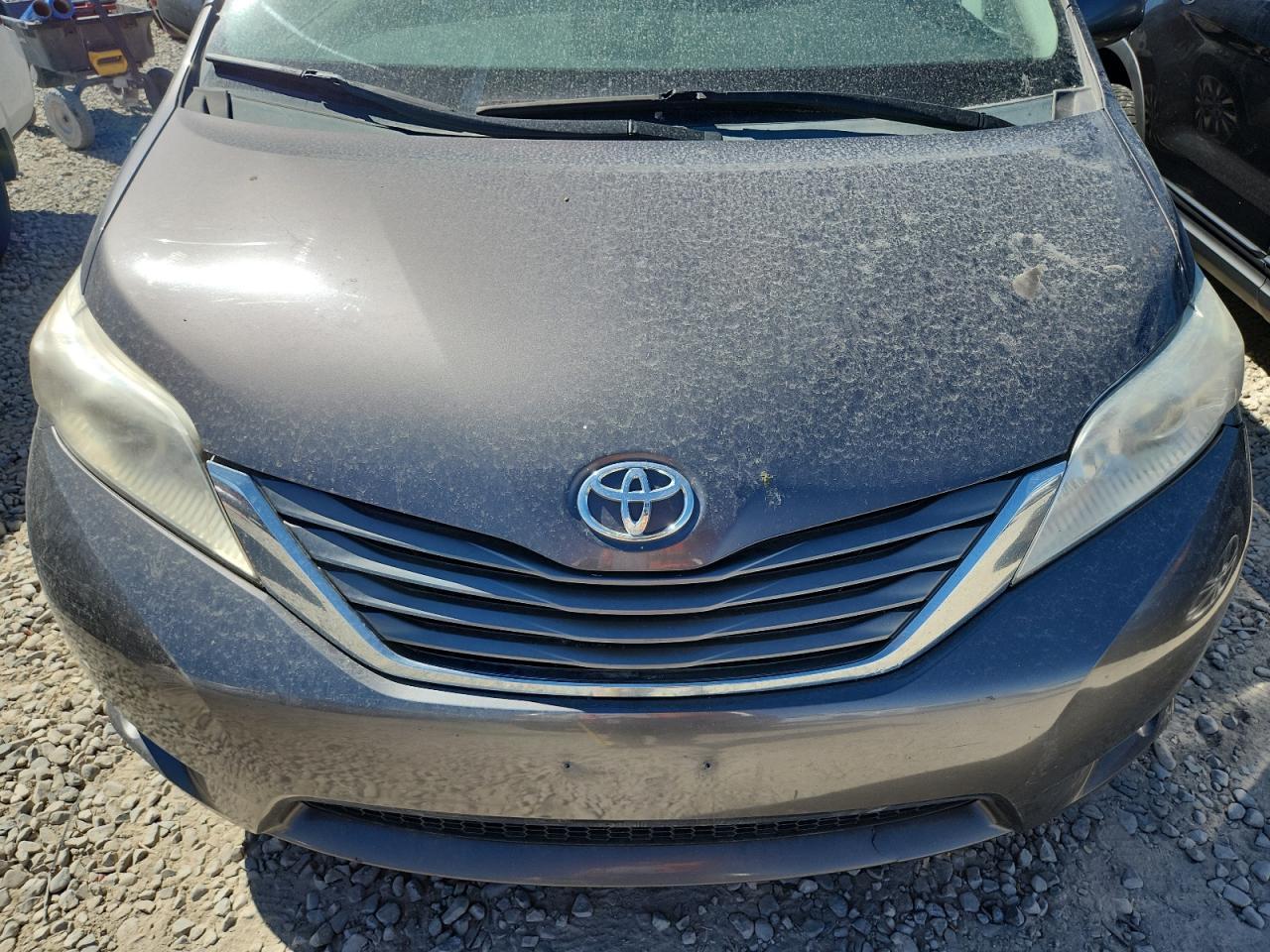 2012 TOYOTA SIENNA