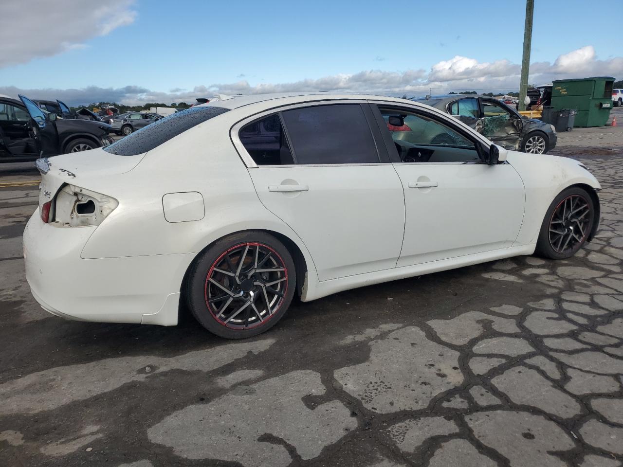 2011 INFINITI G37