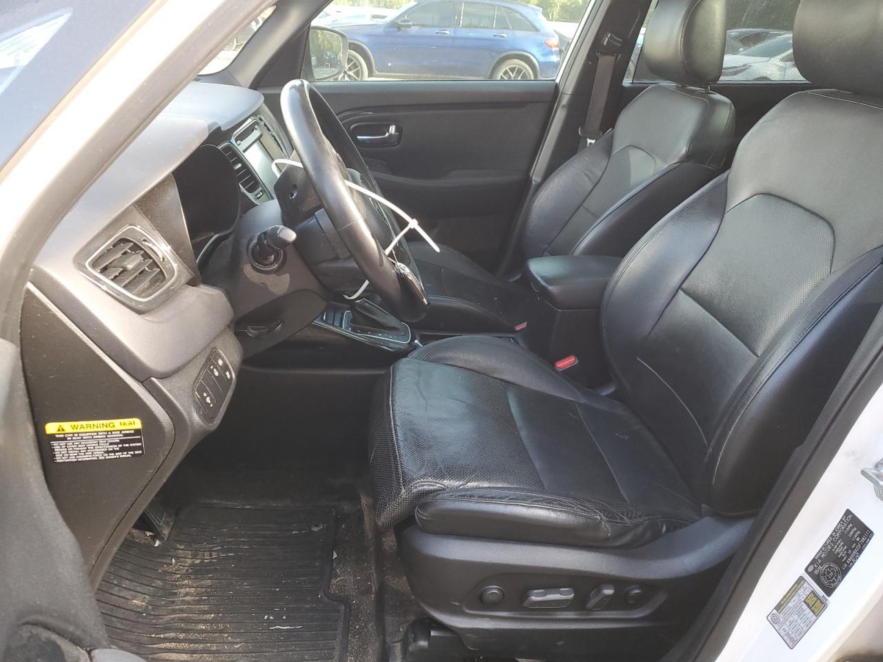 2015 KIA RONDO