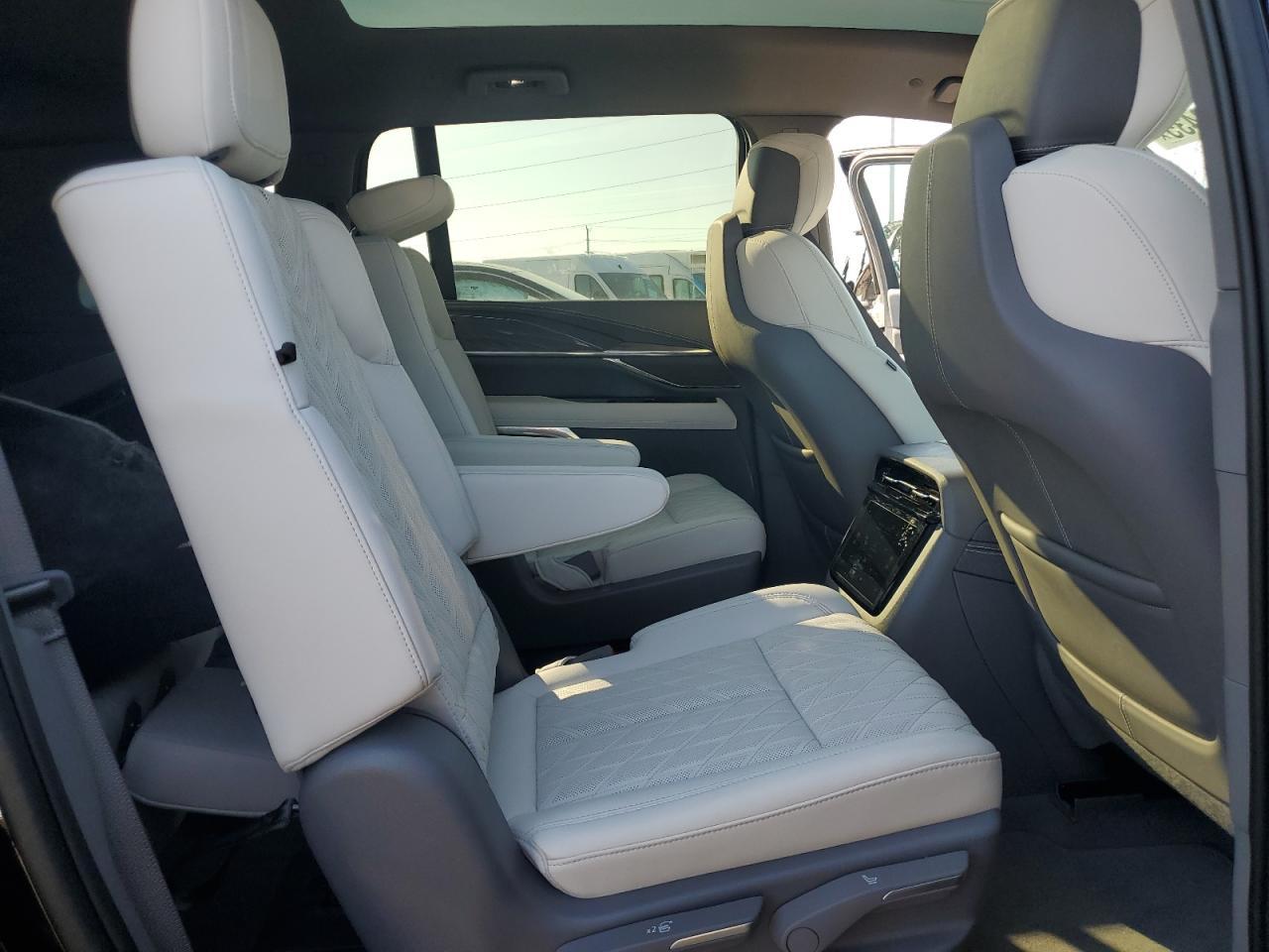 2025 CADILLAC ESCALADE