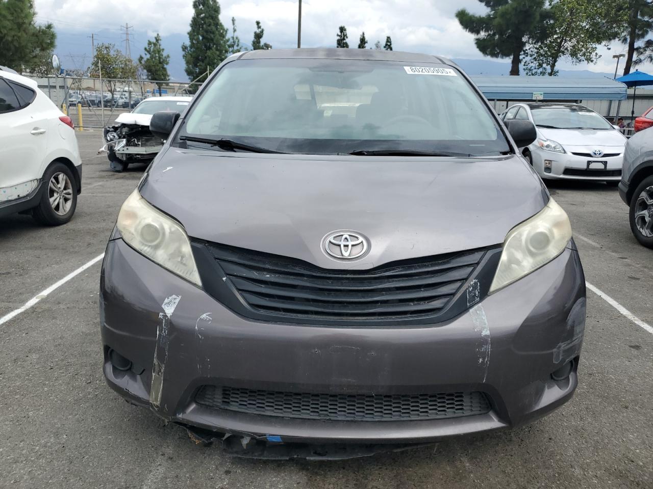 2011 TOYOTA SIENNA