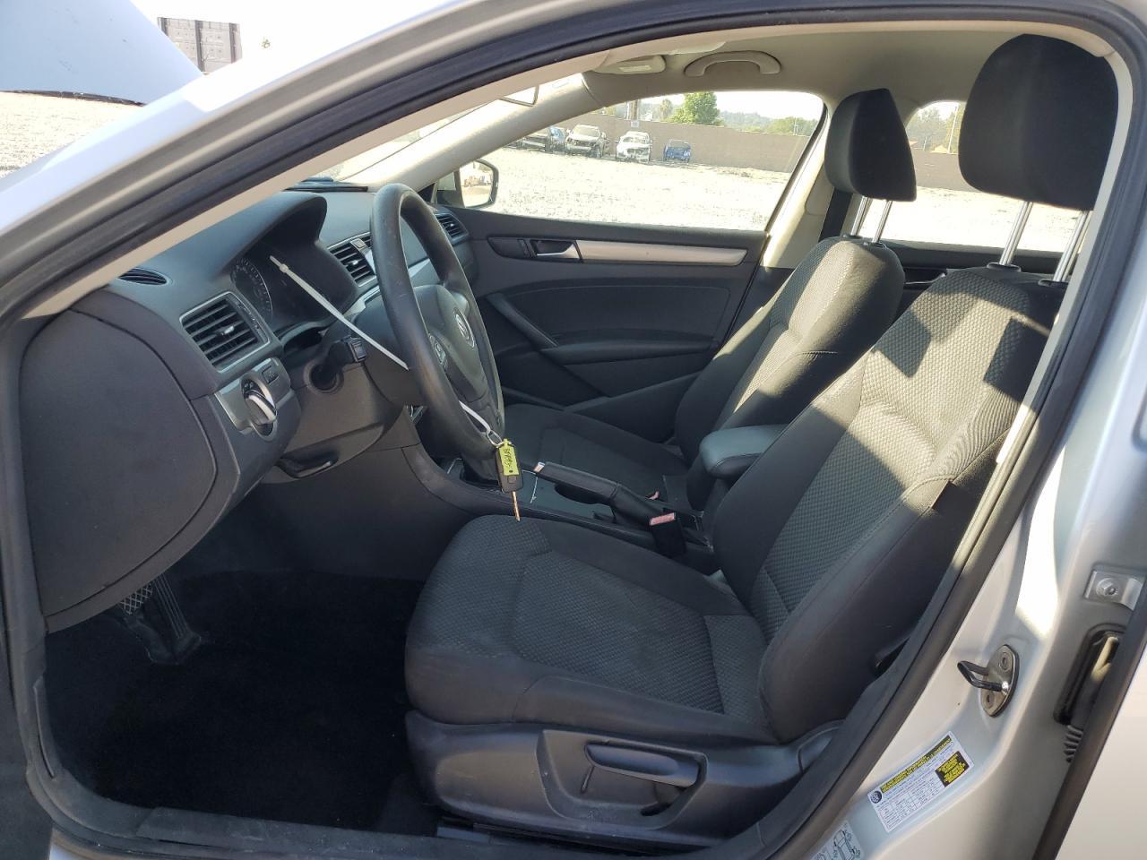 2013 VOLKSWAGEN Passat