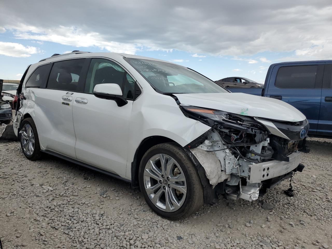 2024 TOYOTA SIENNA