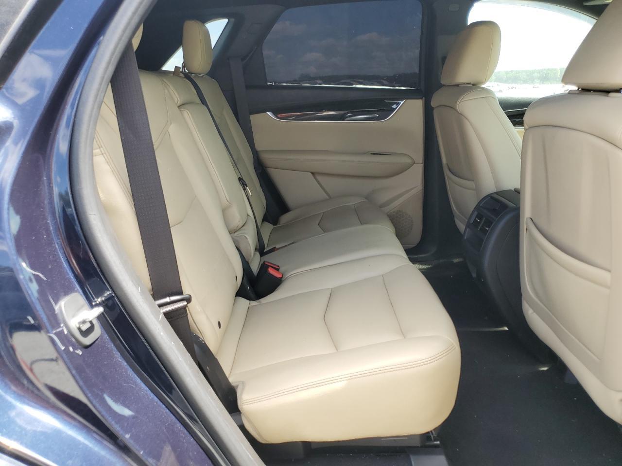 2017 CADILLAC XT5