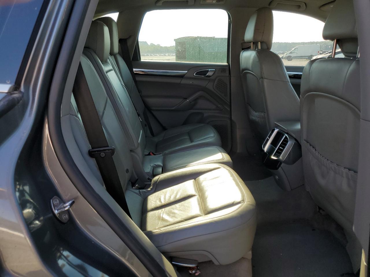 2014 PORSCHE CAYENNE