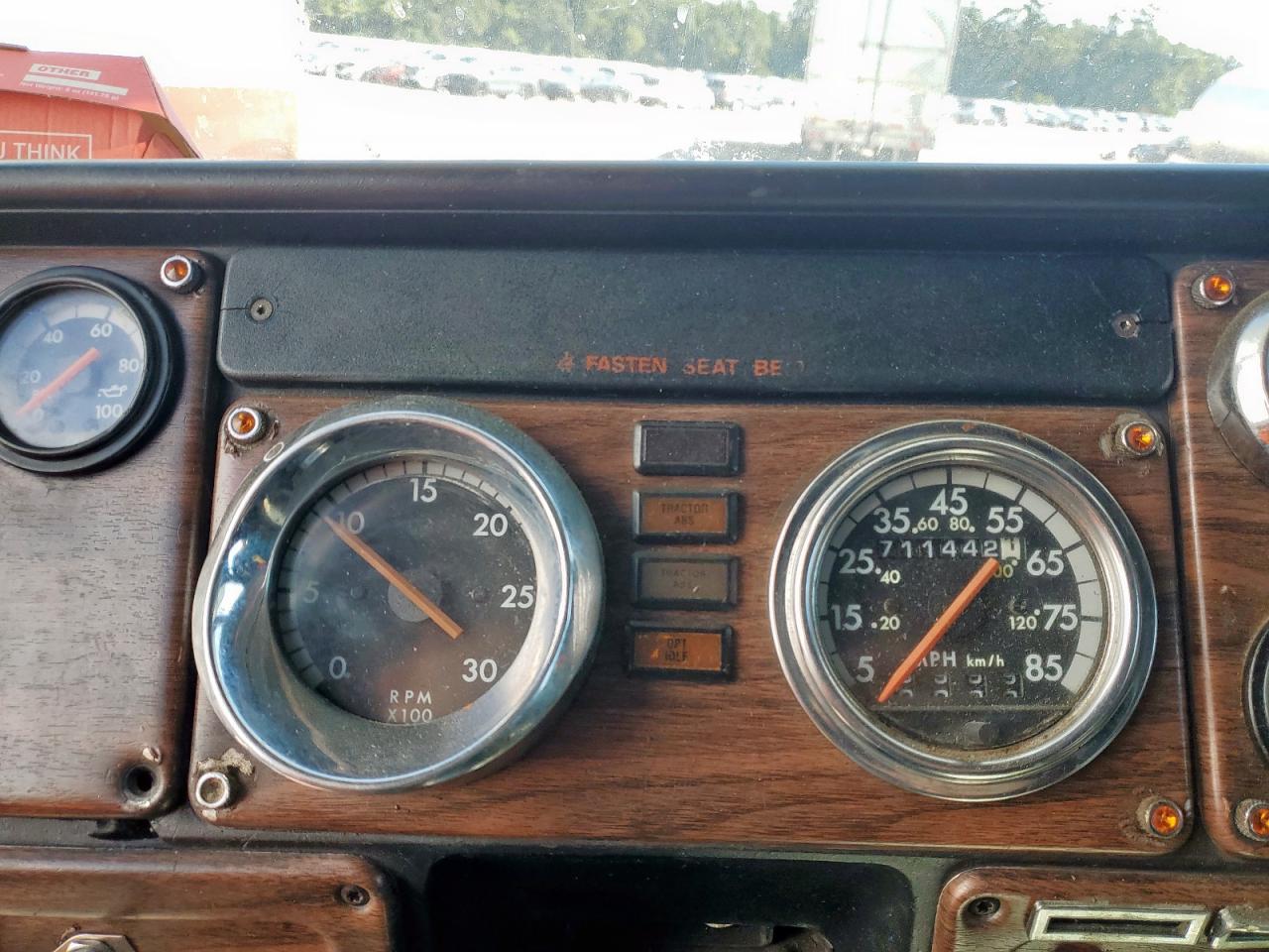 2001 FREIGHTLINER Fld120