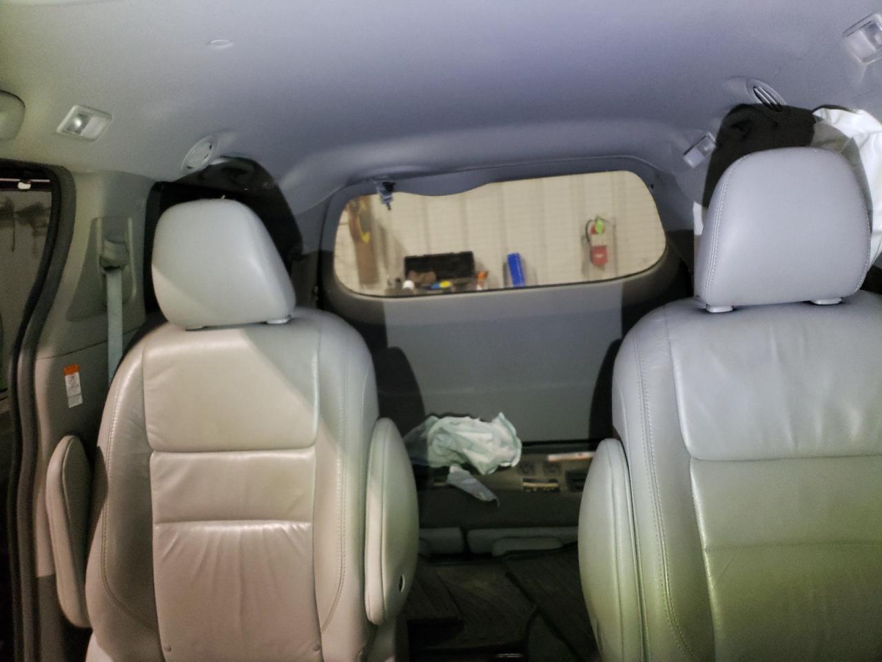 2017 TOYOTA SIENNA