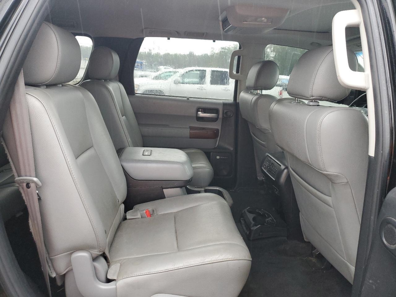2014 TOYOTA Sequoia