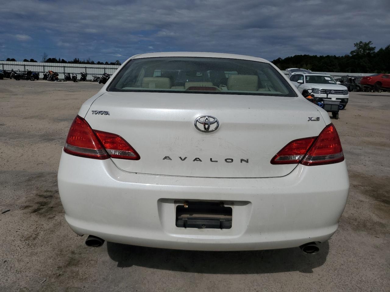 2005 TOYOTA Avalon