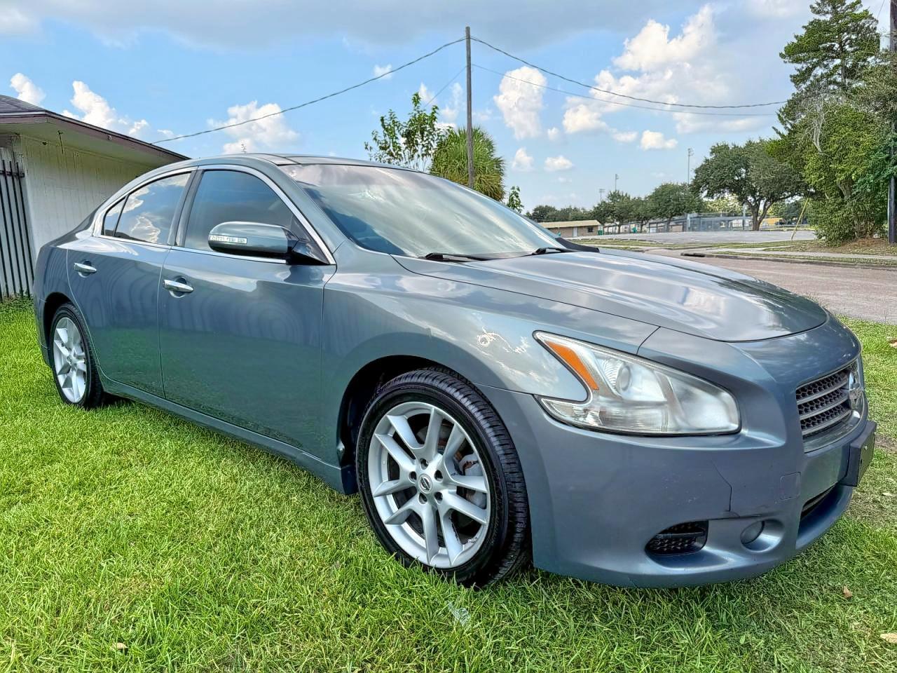 2010 NISSAN Maxima