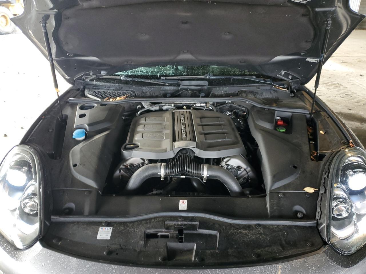 2017 PORSCHE CAYENNE