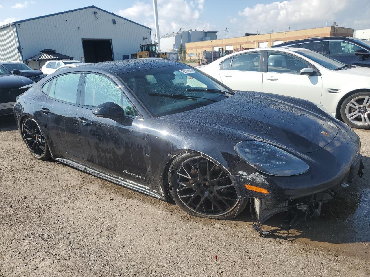 2022 PORSCHE Panamera